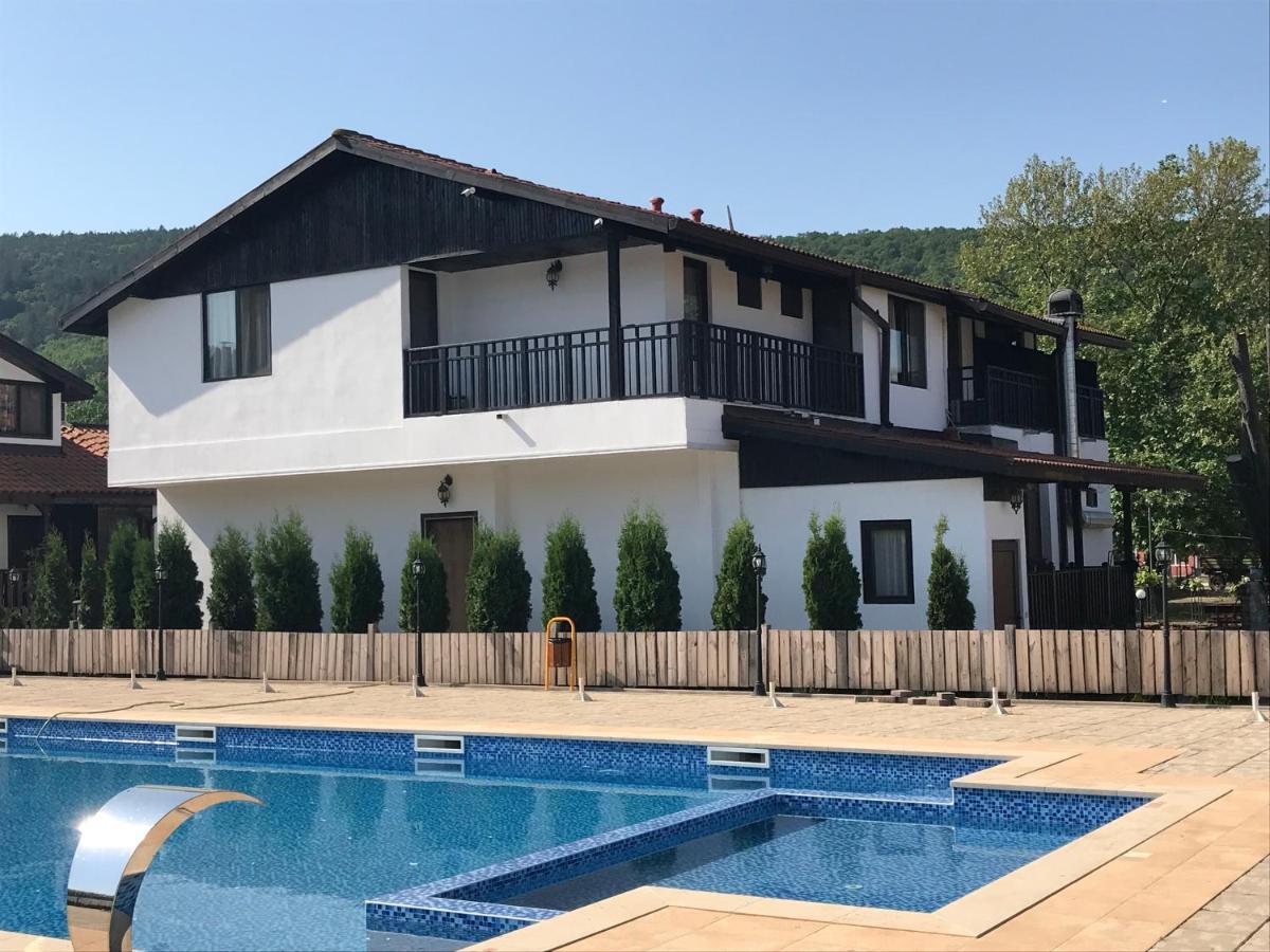 Guest House Bukor Shtepi Mandrica Extérieur photo